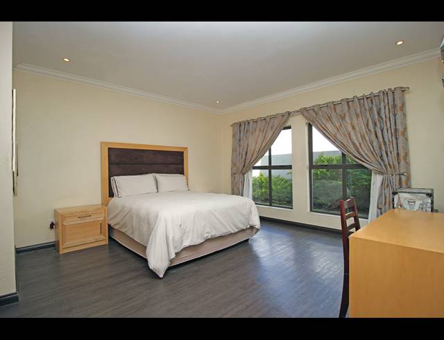 4 BEDROOM HOUSE FOR SALE IN HOUGHTON ESTATE